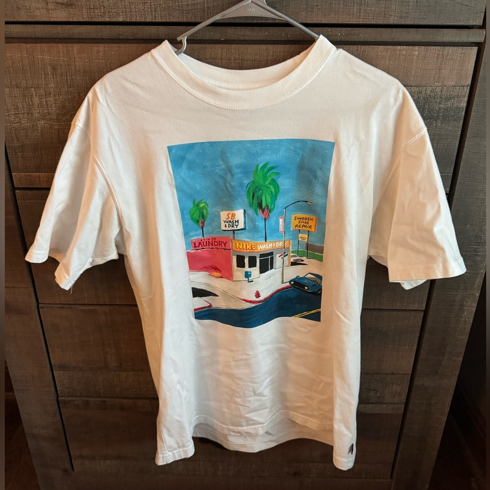nike carwash graphic tee; small; loose-fit